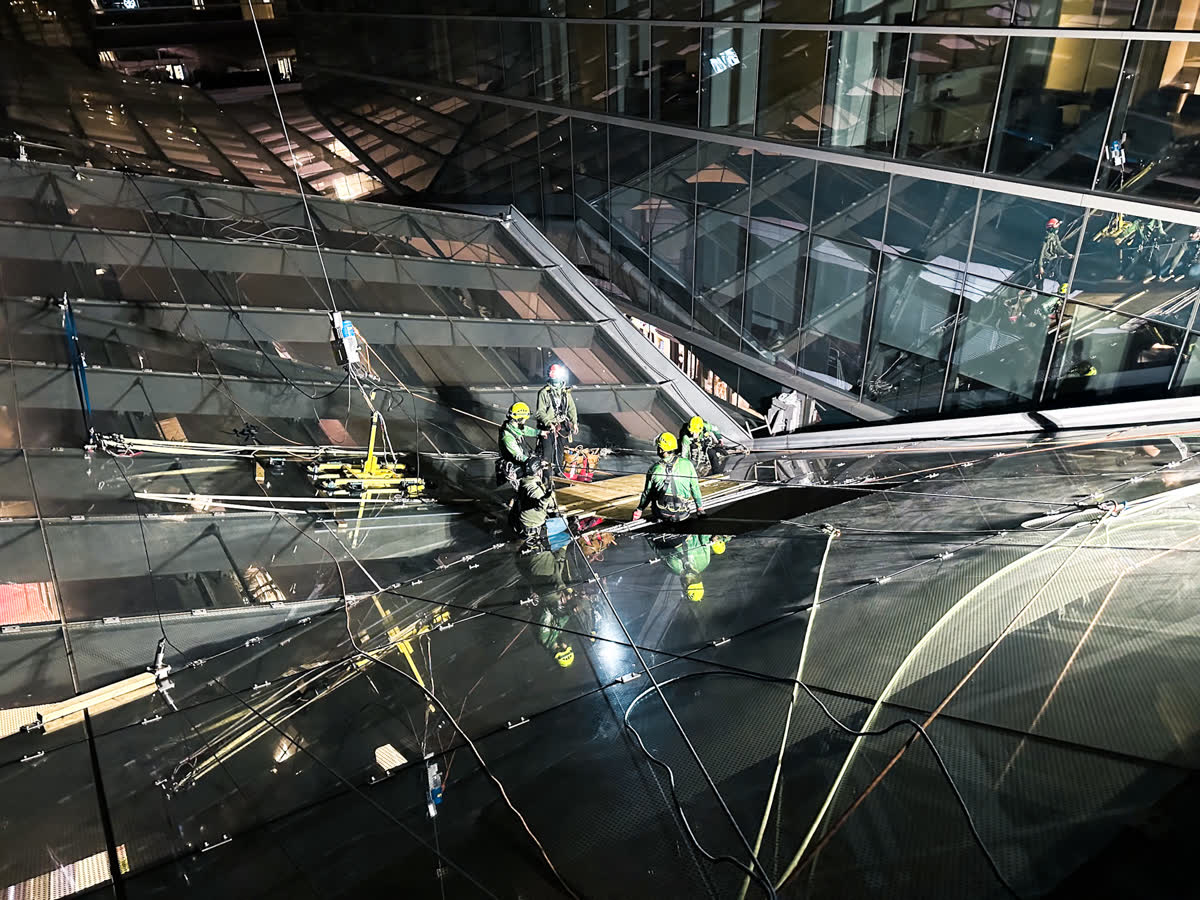 SKYHANGER 2 team installing commercial glass panels on building facade using rope access